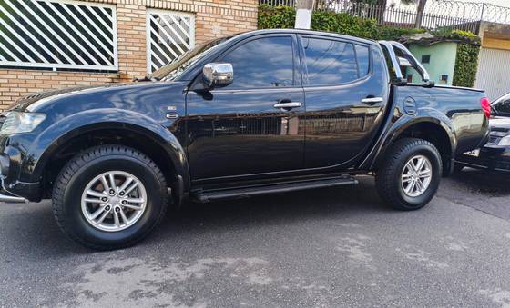 MITSUBISHI L200 TRITON 3.5 HPE 4X4 CD V6 24V FLEX 4P AUTOMÁTICO